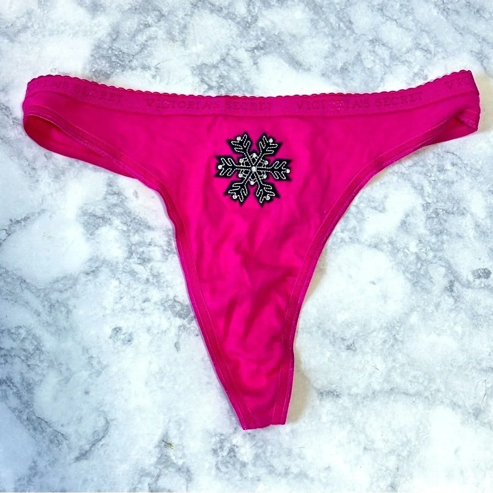 NWT vintage Victoria’s Secret pink snowflake rhinestone low rise thong Y2K M